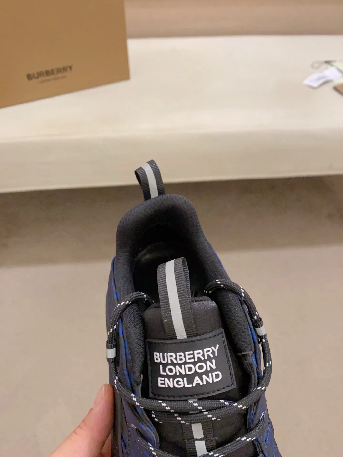 Men's shoes 💰: 640💰🇮🇹🇮🇹BURBERRY's top purchasing agents are available simultaneously at the counter. 🔍🔍Synchronized sales. Positive code number: 38-46. Italian imported cowhide, fully imported sheepskin lining, sole: original sole provided by the original factory, exclusive movable molded sole, super comfortable, original factory follow-up goods, 🔍🔍high quality, you can enter and exit the counter at will, welcome to compare